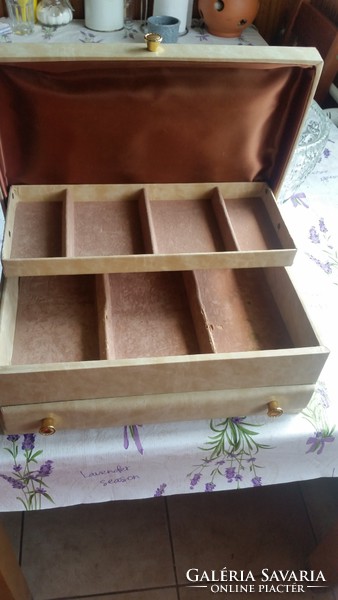 Leather Buxton jewelry box, jewelry holder for sale!