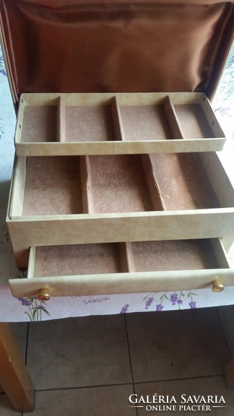 Leather Buxton jewelry box, jewelry holder for sale!