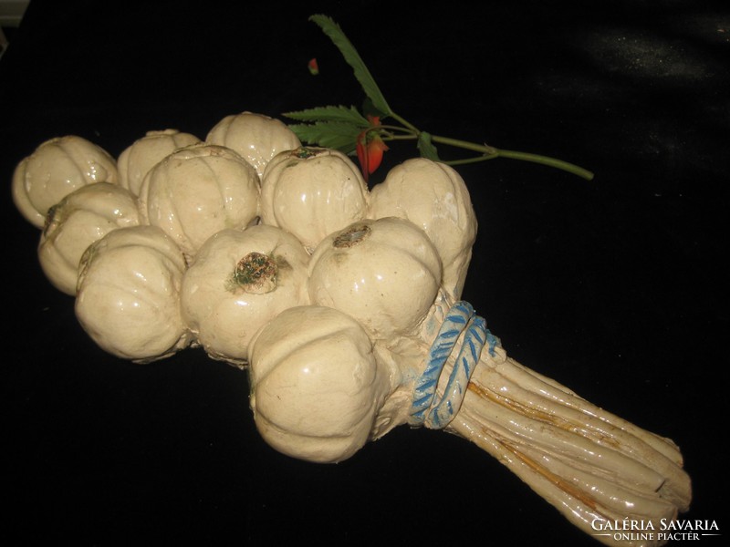 Fürtös gy: a unique creation made in Zsolnay, made of pyrogranite, the bouquet of garlic