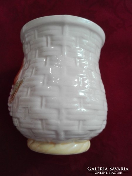 Kidomborodó mintájú porcelán csésze, 3 dl-es