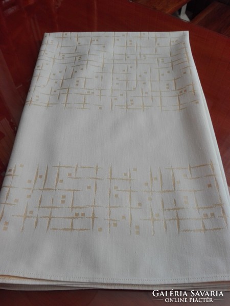 Cream-colored, modern patterned damask tablecloth 110 x 140 cm