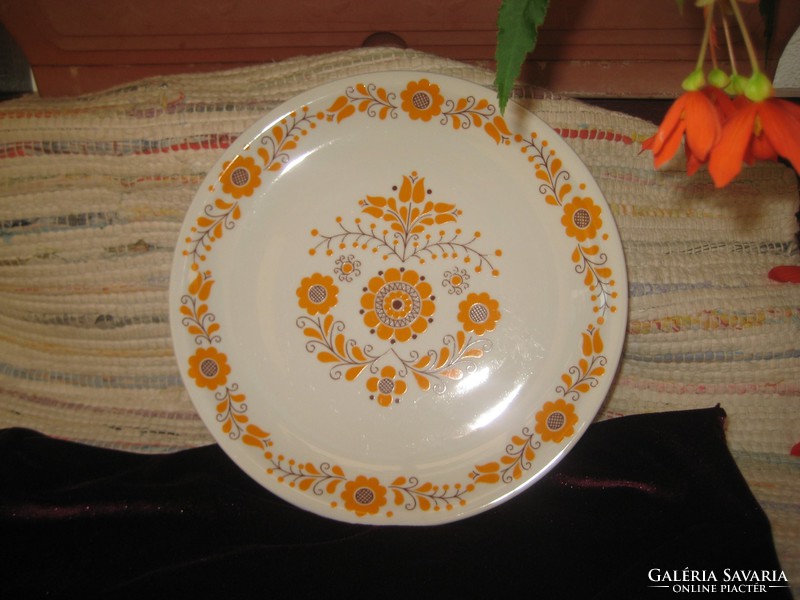 Nice Alföld porcelain wall plate, with Hungarian pattern, 24 cm
