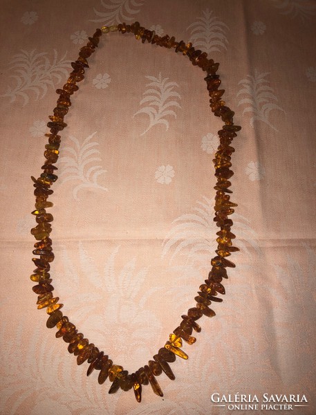 Amber necklace, knotted by eye