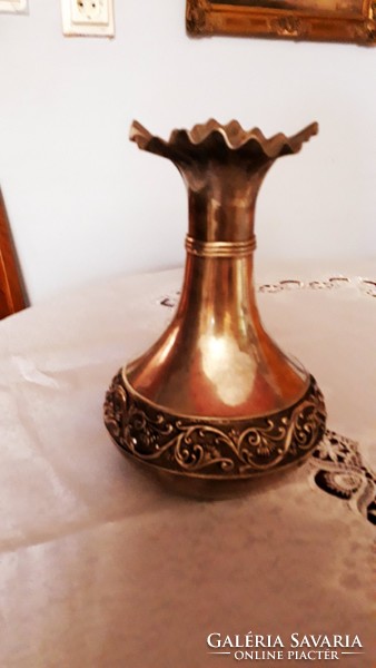 Antik   ezüstözőt  váza  23 cm magas  17  cm  széles
