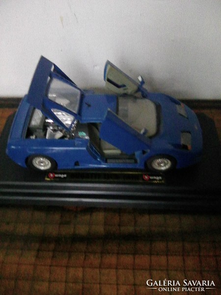 Bugatti, olasz modell autó. AJÁNDÉKNAK KIVÁLÓ!