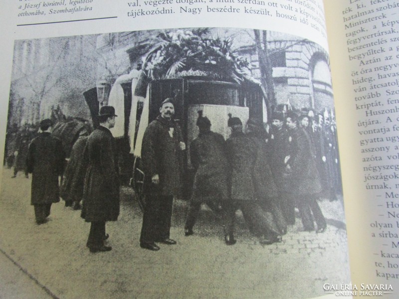 Buza Péter: Szenzációk nyomában. A békeidők Budapestjén. Budapest 1990 BÉKEIDŐ Szenzáció