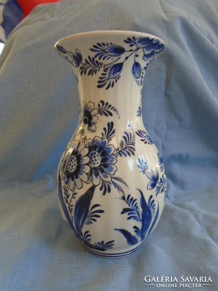 Közép olasz majolika váza cca 1840-70 között készülhetett koránál jobb állapotban
