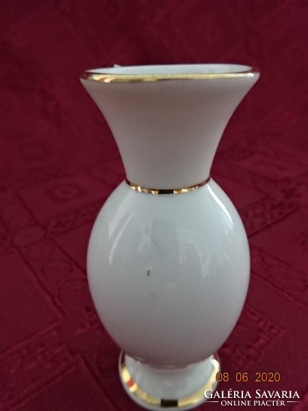 Német porcelán váza, magassága 8 cm. Arany szegélyes. Vanneki!