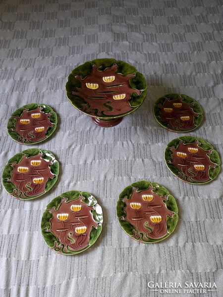 Antik ritka Körmöcbányai kerámia talpas sütemény kínáló + 6 darab süteményes tányér készletben