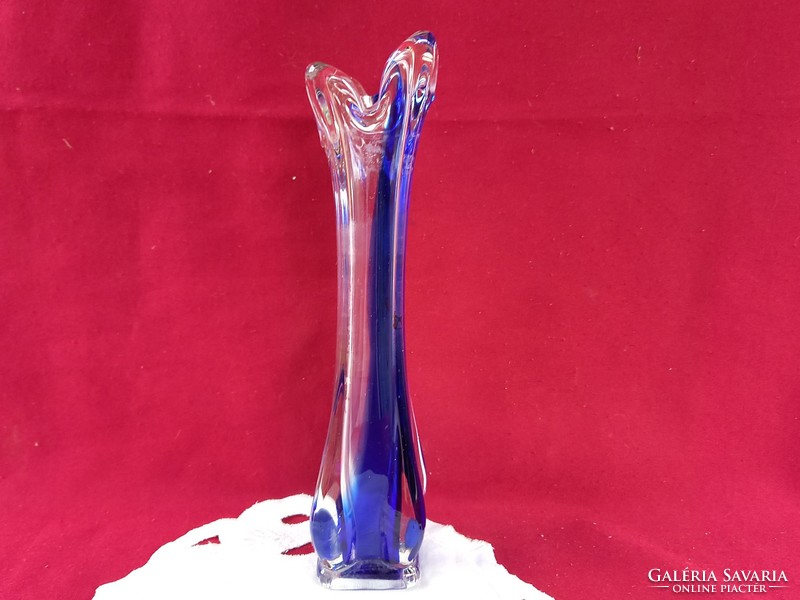 206/1 Anyagában színezett üveg váza 26 cm 