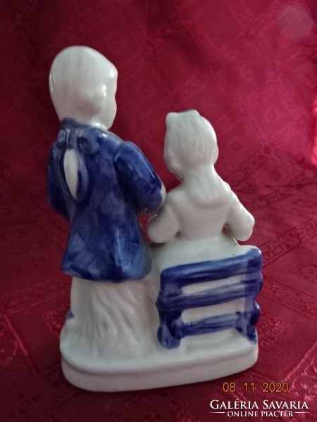 Porcelán figura, pihenő páros, magassága 13 cm. Vanneki!