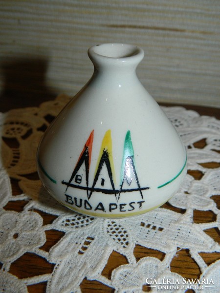 Budapest Porcelángyár emlék váza.