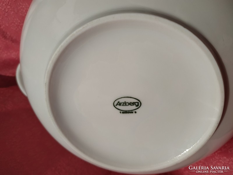 White porcelain soup offering 2-4 grains.