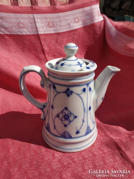 Porcelain spout with Immortelle pattern