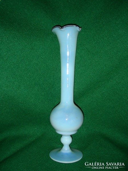 Opálüveg váza