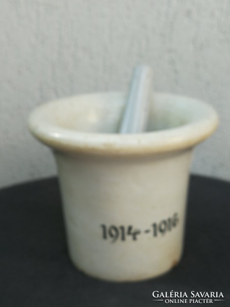Hadi mozsár, első világháború, porcelán anyagból! Patika mozsár jó állapotban! Porcelán pici  ütővel