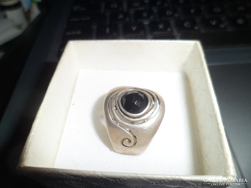 Israeli silver ring / onyx