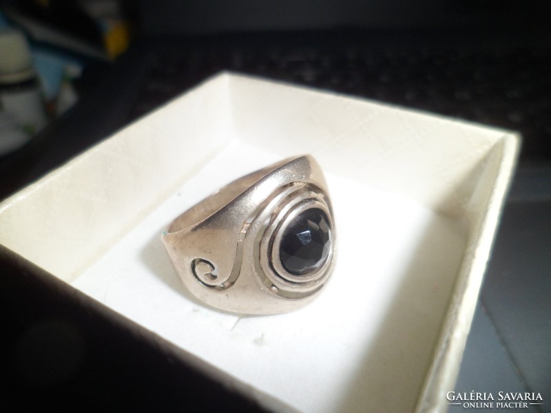 Israeli silver ring / onyx