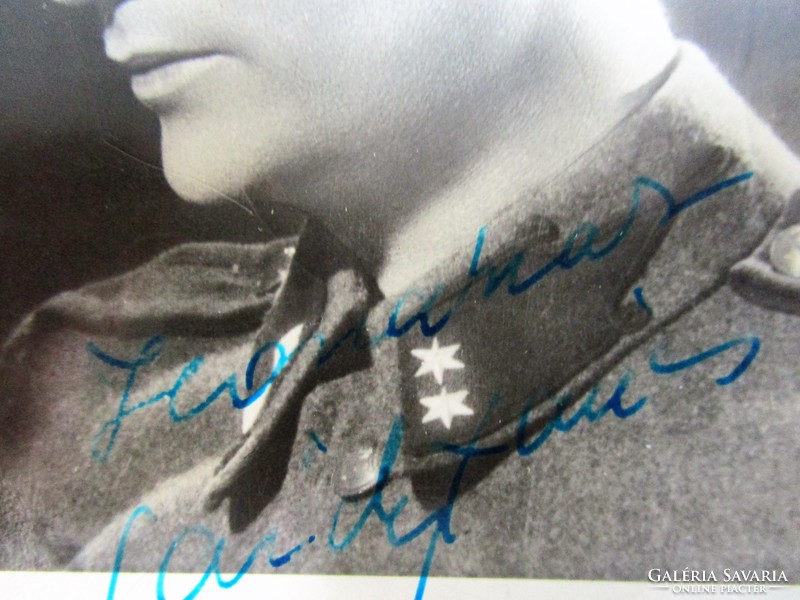 SÁRDY JÁNOS OPERA ÉNEKES BONVIVÁN ALÁÍRT DEDIKÁLT FOTÓLAP KATONA EGYENRUHA FOTÓ cca. 1944