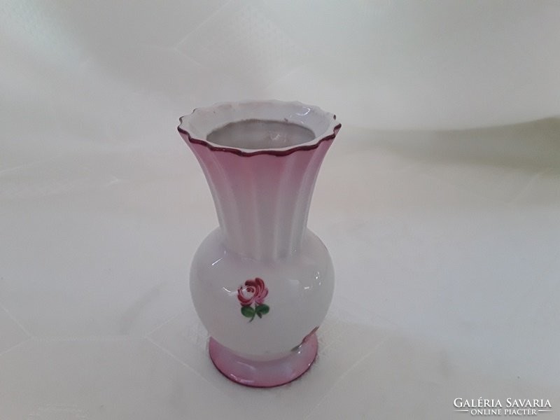 3661- Kézi festésű Drascce rózsás kis porcelán váza