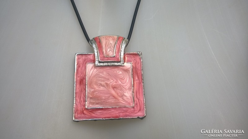 Extravagáns, modern iparművész zománc nyakék-nyaklánc pink szín