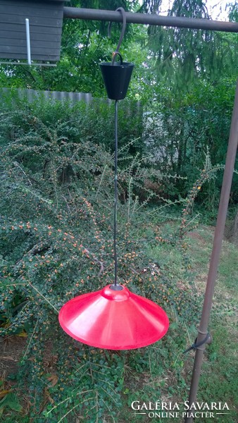 Cozy ceiling lamp with a red metal plate, diameter 30 cm