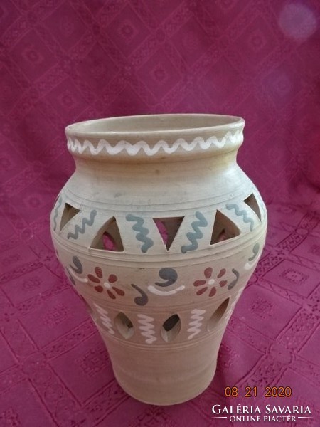 Magyar kerámia váza, áttört mintás, magassága 19 cm. Vanneki!