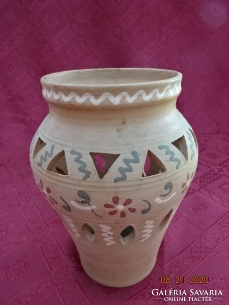 Magyar kerámia váza, áttört mintás, magassága 19 cm. Vanneki!