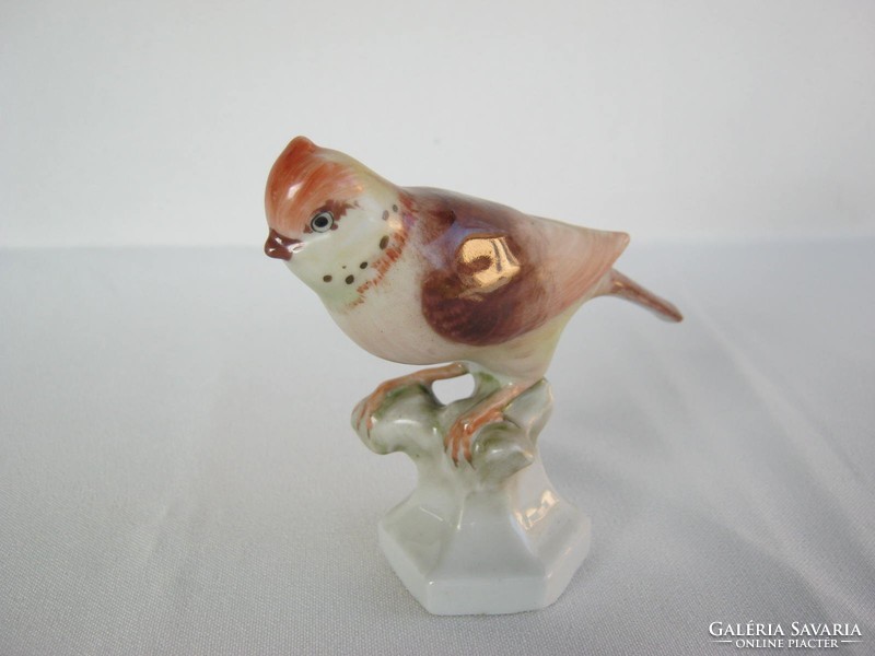 Porcelain bird from Kőbánya