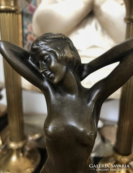 Erotikus bárhölgy bronz szobor