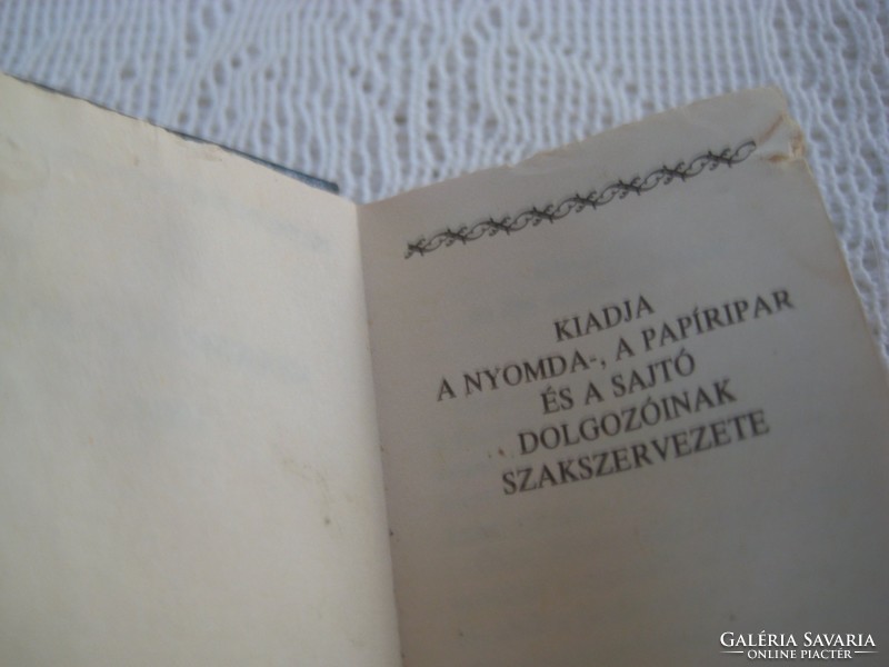 Mini könyv , magyar papíripari szakmunkások névsora 1984 , a papír gyárak és szakmák  szerint