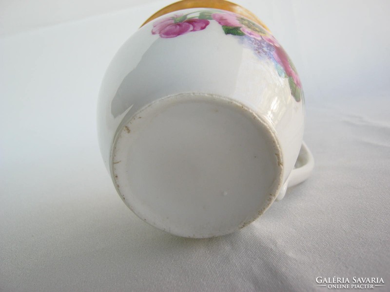Pink porcelain bell-bottomed mug