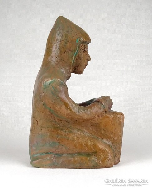 0Y871 Keramikus xx század: Térdelő imádkozó fiú szobor 21.5 cm