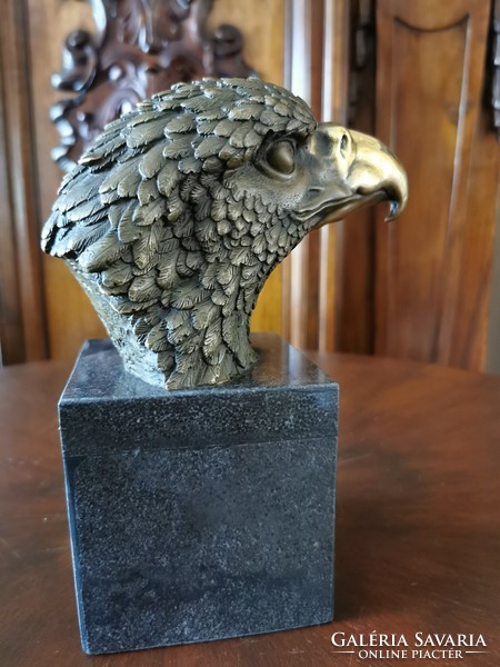 Sasfej - bronz szobor