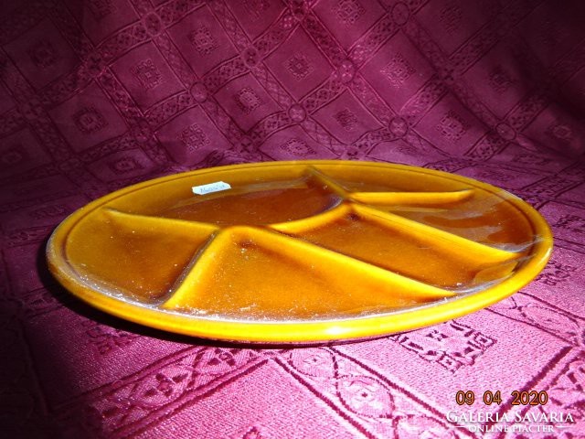 Német porcelán kínáló tányér, átmérője 22 cm. Kávébarna színű. Vanneki!