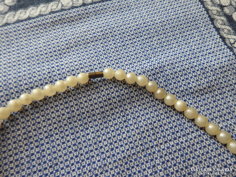 Fehér régi műanyag  gyöngysor nyaklánc
