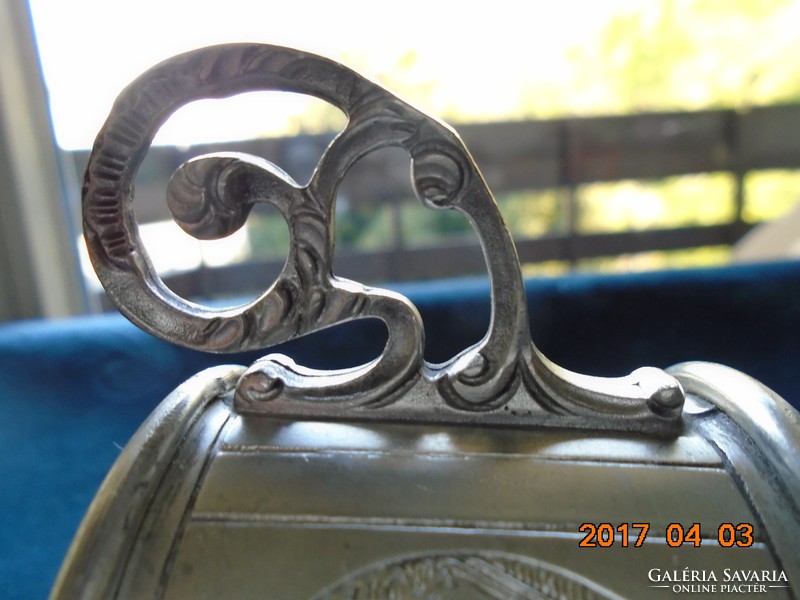 With a metaphorical representation of music and dialectic, decorative tongs, pewter cup holder