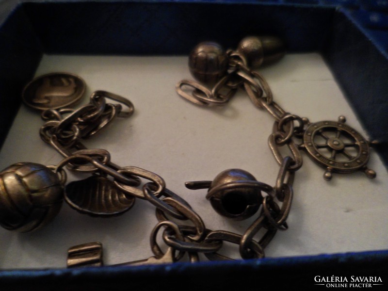Antique silver bracelet/jutsu
