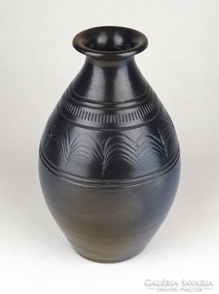 1B721 Jelzett mohácsi fekete cserép váza 17 cm