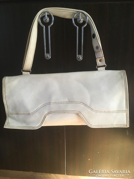 Beautiful extendable strap shoulder bag from the 1960s