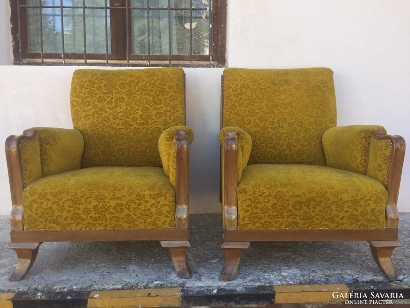 Különleges formájú fotel