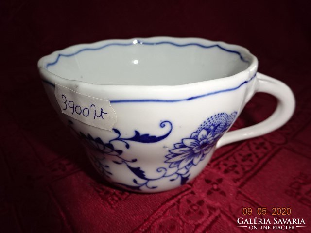 Thun Czechoslovak porcelain, antique tea cup, cobalt blue, with onion pattern. He has!