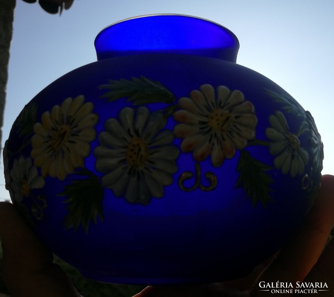 Kobaltkék sötét kék üveg virágokkal festett! Hasas, használható is nehéz!parád, Muránói, vagy Cseh 