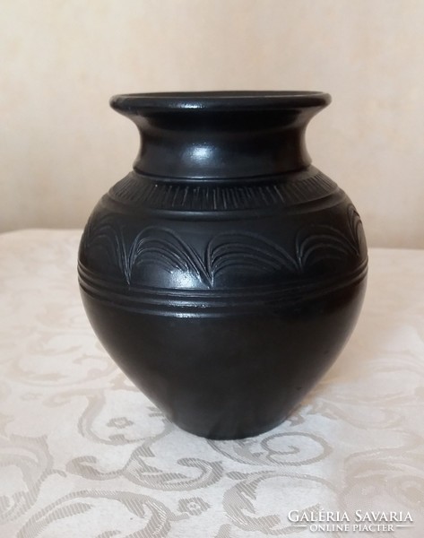 Mohácsi fekete kerámia váza jelzett