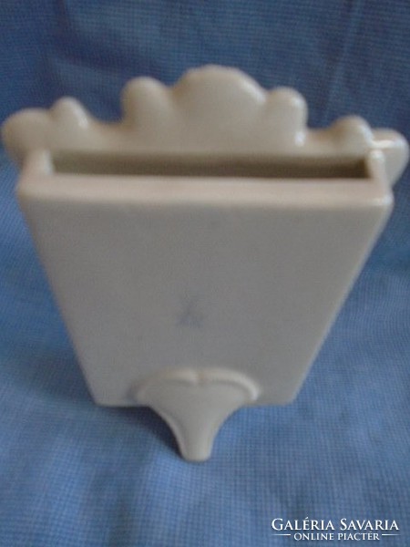 Dimensions of porcelain with Meissen mark: 12 x 9 cm cm