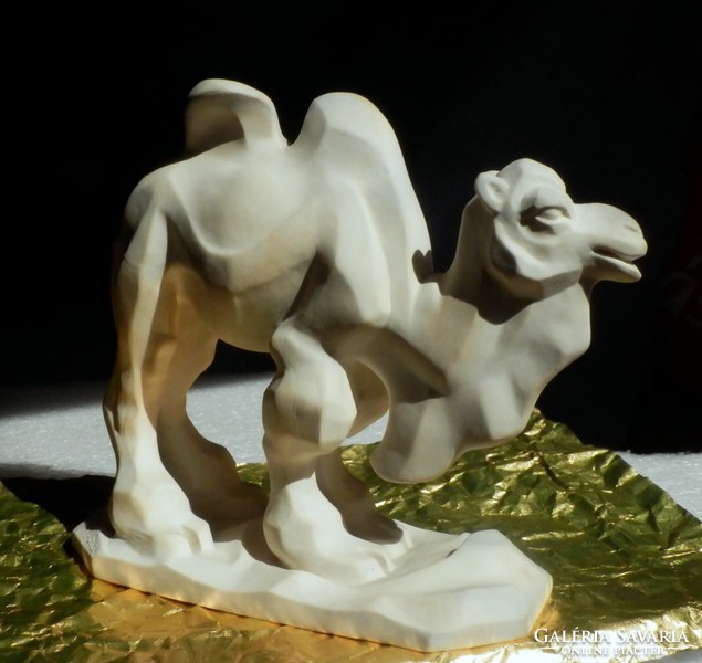 Heavenly camel small-scale / vigh ilona with sculpture / unique