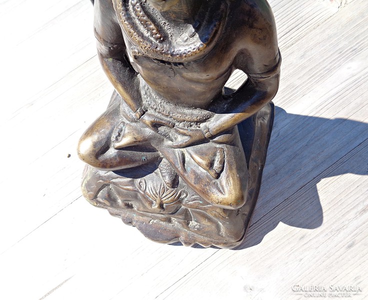 Nagyobb keleti figurális öntött bronz szobor