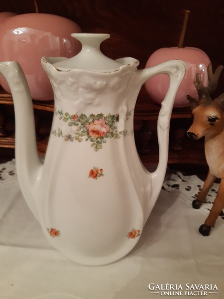 Coffee pot with rose garland