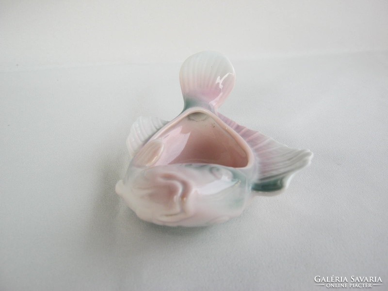 Zsolnay porcelán hal alakú tálka