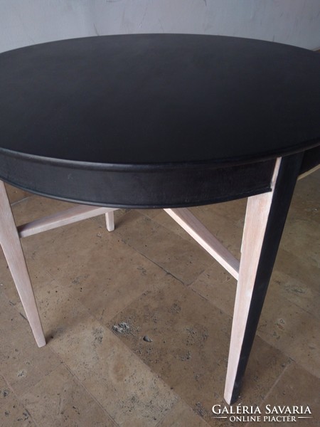 Vintage stílusú zsúrasztal, elegáns szalonasztal, kisasztal natúr- fekete színben
